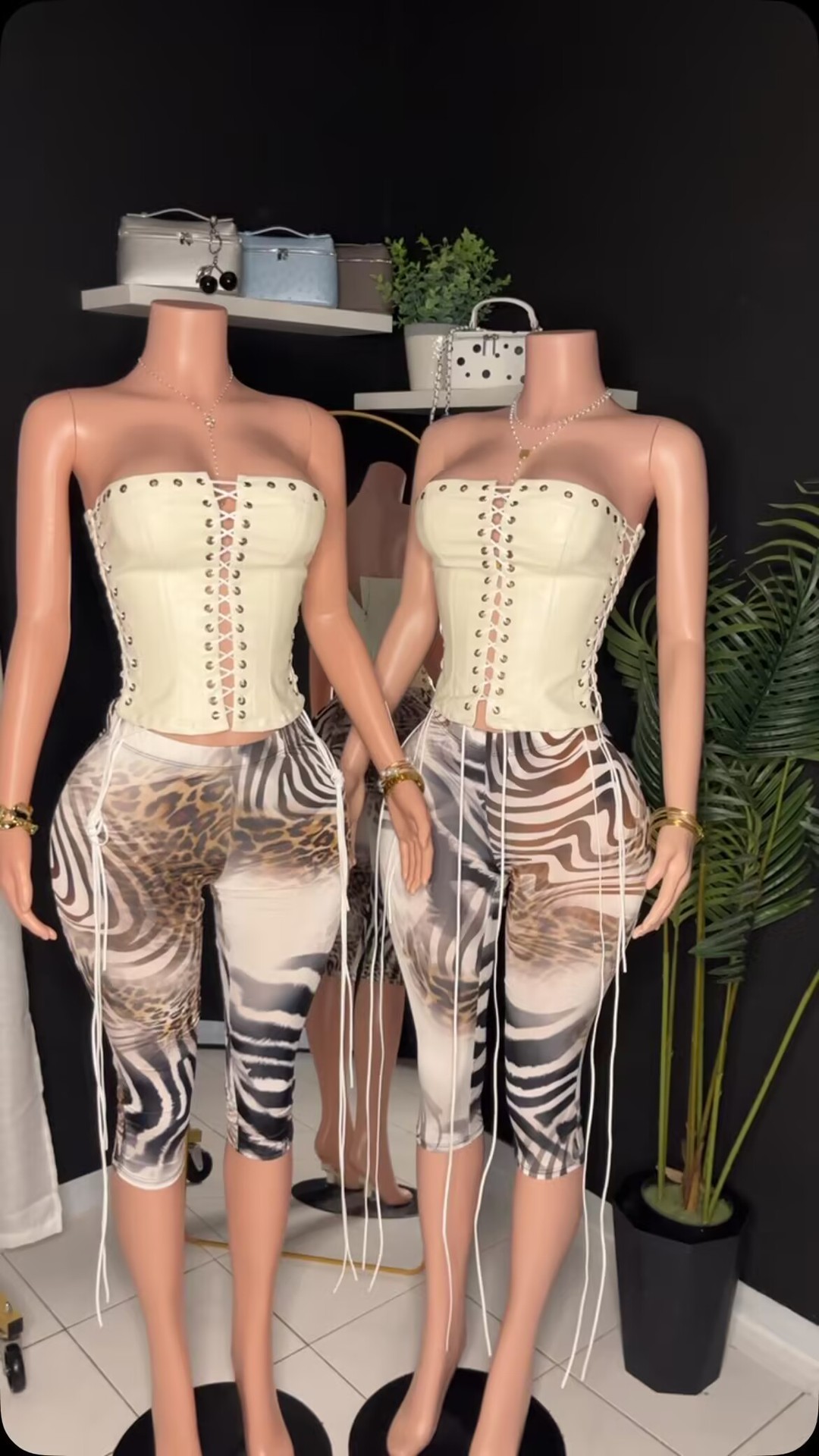 Eleganti pantaloni capri in re - Zebra Tablet Accessories recensione e prezzo